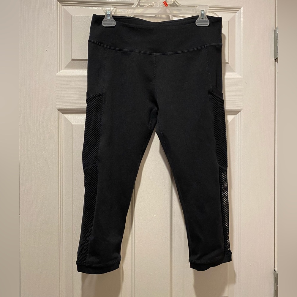 Fabletics Black Mesh Capris w/Pockets